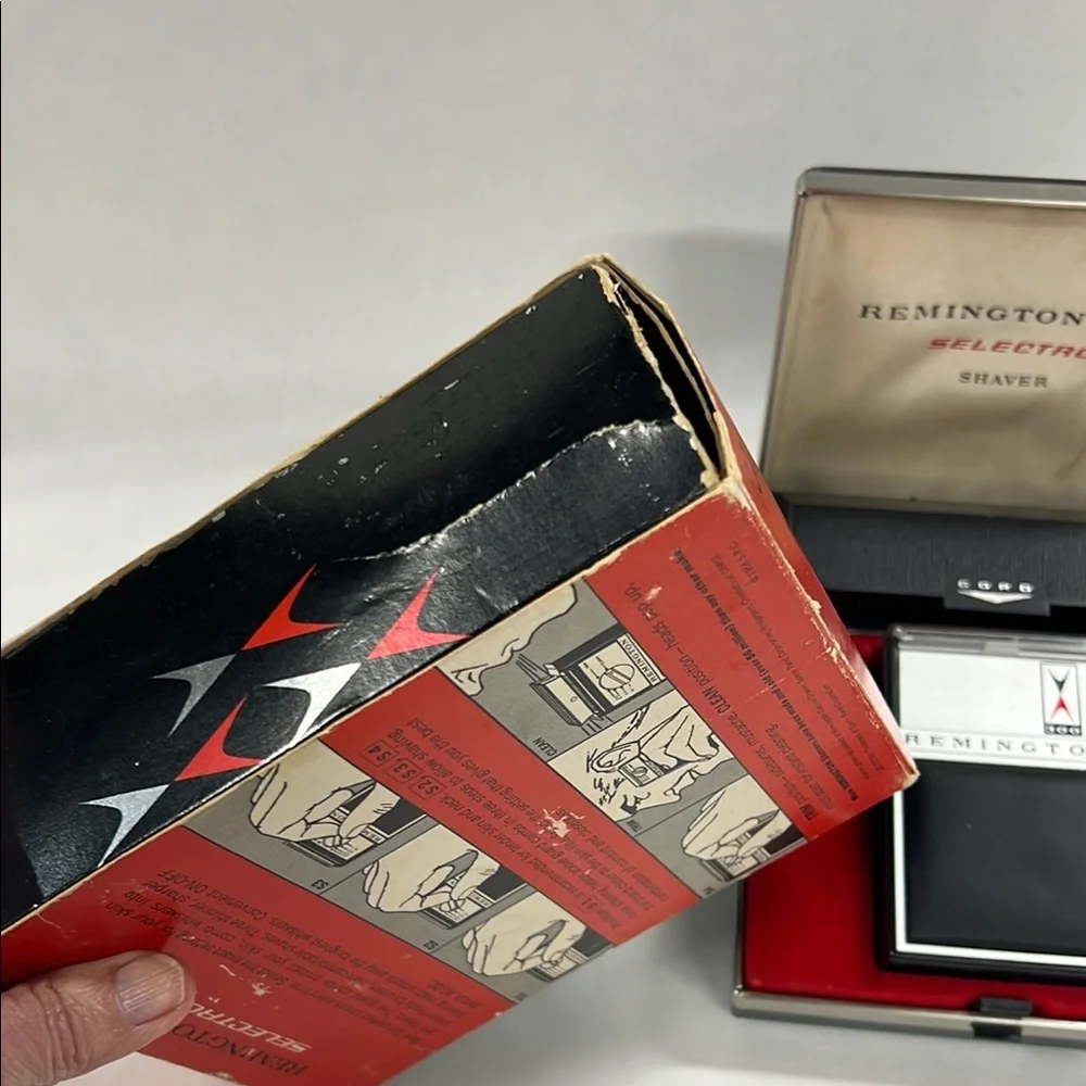 Remington 300 Selectro Vintage Shaver - Black and Silver